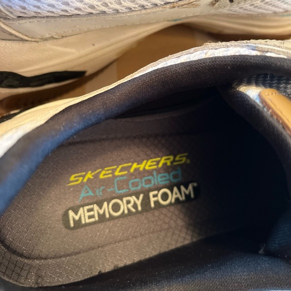 Skechers Shoes US 10.5 ⚪️ - Picture 6 of 8